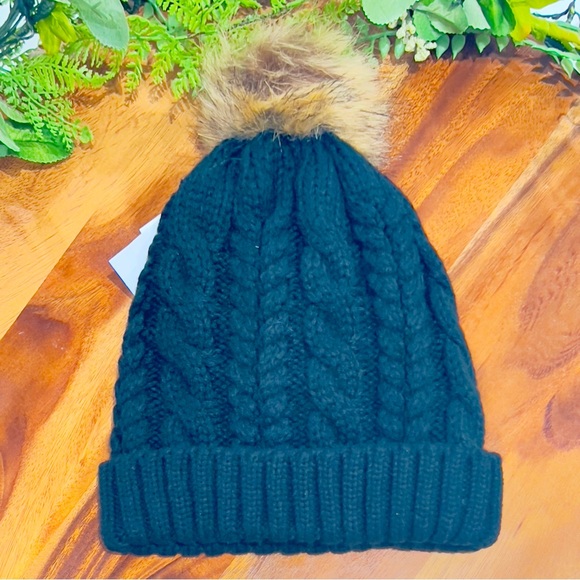 NWT Timberland Heavy Cable Knit PomPom Beanie with Fleece Lining in Black - Picture 2 of 6
